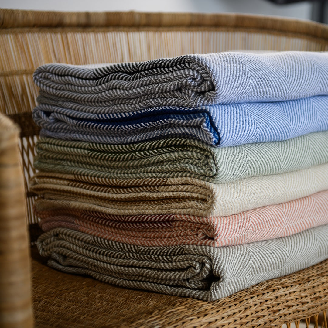 Protea Throw Geometry (Cobblestone / Coffee)