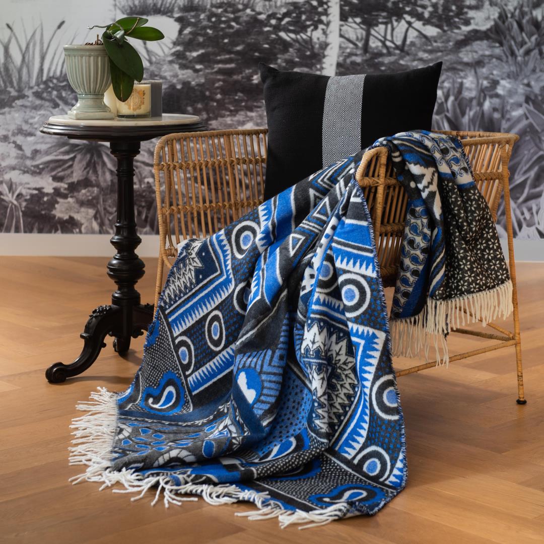 Bella Vita Throw Kanga in Old Royal Blue/Black (My Africa) 140x180cm