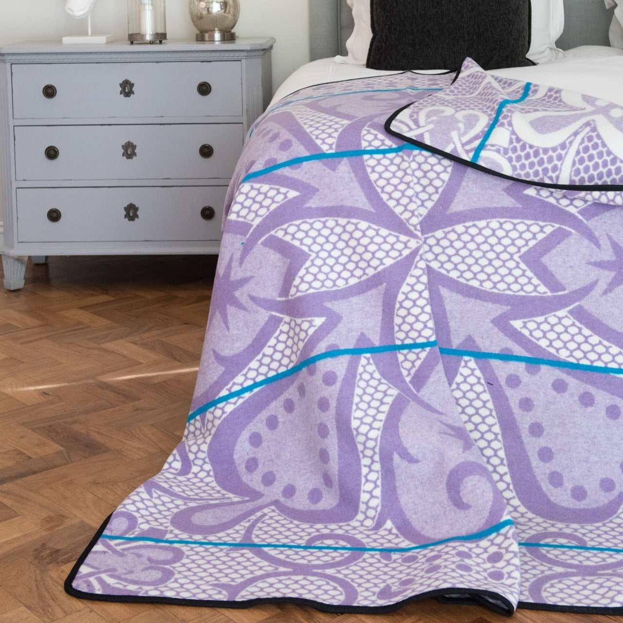 Basotho Seanamarena Chromatic Blanket (Lilac Purple / White / Red Stripe)